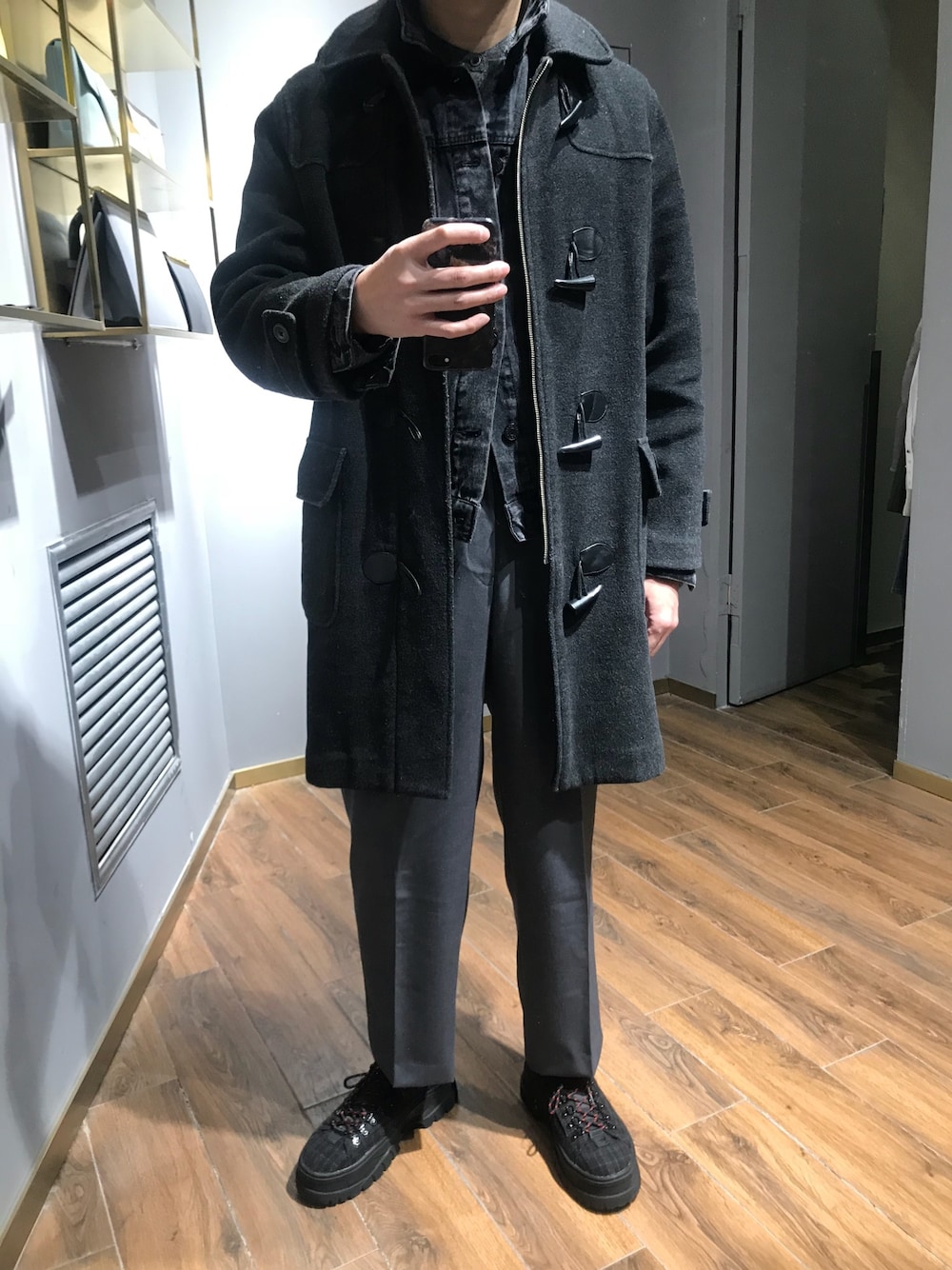 「PULL&BEARのアイテム（シャツ/ブラウス、グレー系）」を使った、不知道该叫什么さん（メンズ・177cm）の秋コーディネートの1枚目の写真