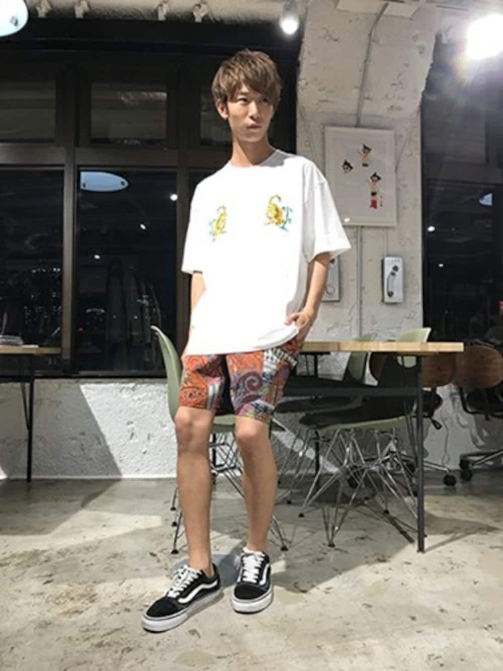 「VANS、刺繍、VANQUISH、総柄、ショーツ、夏コーデ、LEGENDA、ショーツスタイル、刺繍Tシャツ、ドラフトヴァンキッシュ」｜「LEGENDAのORIENTAL PATTERN ワイドショーツ（その他パンツ、その他）」を使った、VANQUISHさん（メンズ・175cm）の夏コーディネートの1枚目の写真