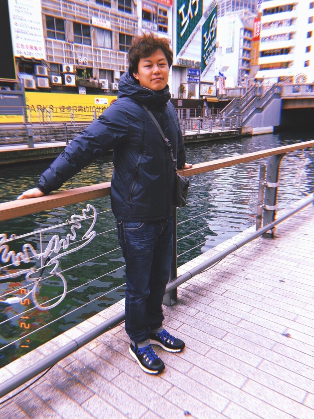 「冬、URBAN RESEARCH、Danner、THE NORTH FACE PURPLE LABEL、Levis」｜「URBAN RESEARCHのアイテム（ダウンジャケット/コート、ブルー系）」を使った、CalVinさん（メンズ・180cm）の冬コーディネートの1枚目の写真