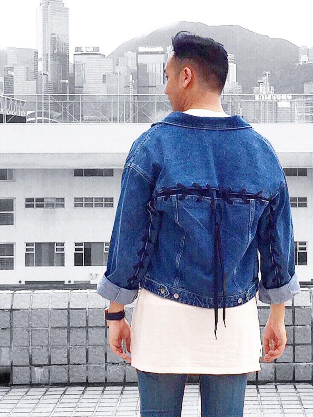 「fashion、STYLE、styling、ootd、lookbook、denim、strappy、H&M、cool、beautiful」｜「H&Mのアイテム（デニムジャケット、ブルー系）」を使った、Jeffreyさん（メンズ・182cm）の夏コーディネートの1枚目の写真