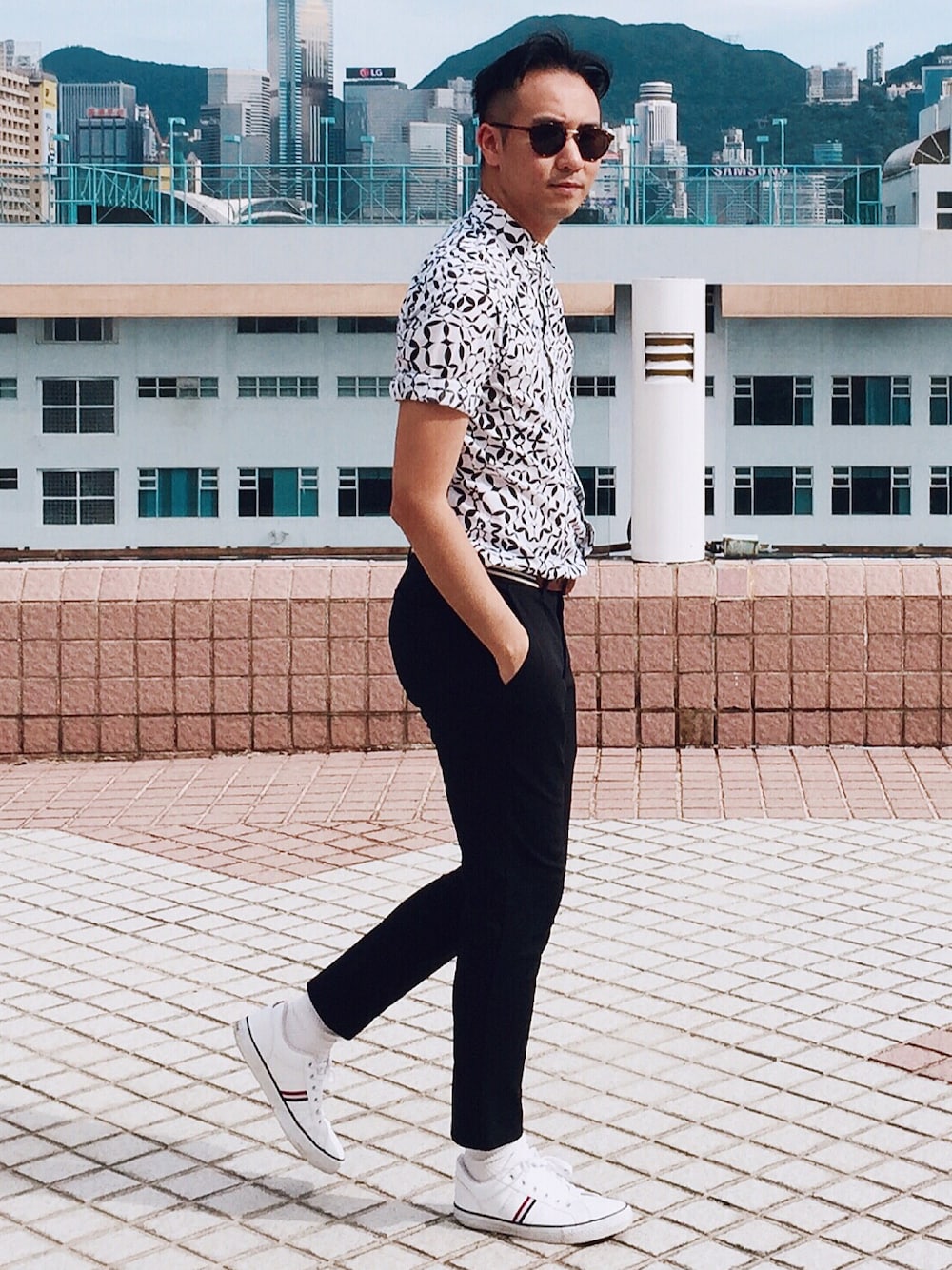 「fashion、STYLE、ootd、lookbook、menswear、shirts、MIUMIU、UNIQLO、converse、cool」｜「miu miuのアイテム（シャツ/ブラウス、ホワイト系）」を使った、Jeffreyさん（メンズ・182cm）の夏コーディネートの1枚目の写真