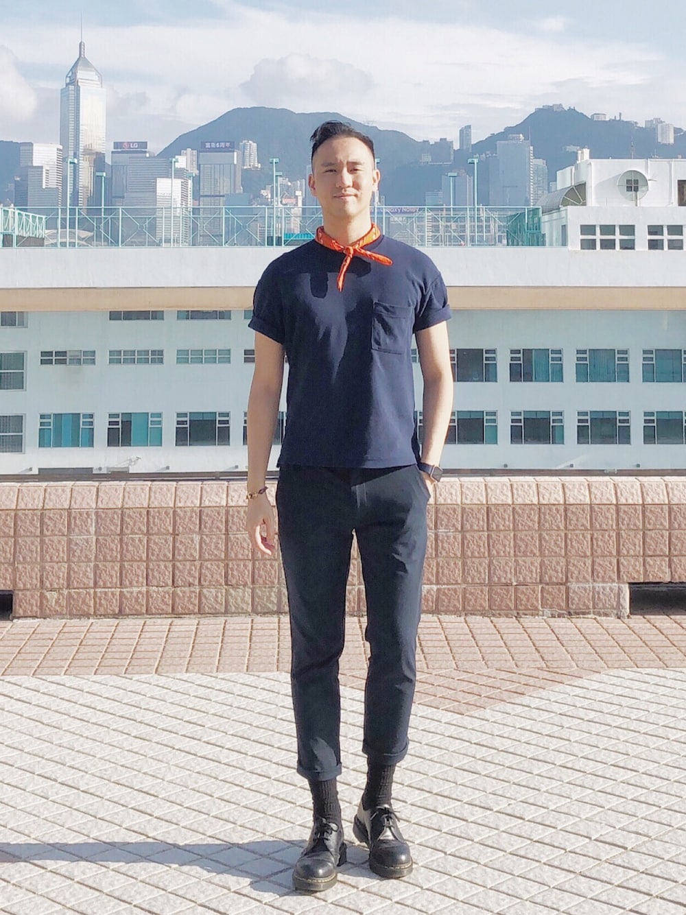 「fashion、fashion blogger、STYLE、casual、summer、navy、blue、menswear、UNIQLO、Dr.Martens」｜「UNIQLOのアイテム（Tシャツ/カットソー、ブルー系）」を使った、Jeffreyさん（メンズ・182cm）の秋コーディネートの1枚目の写真
