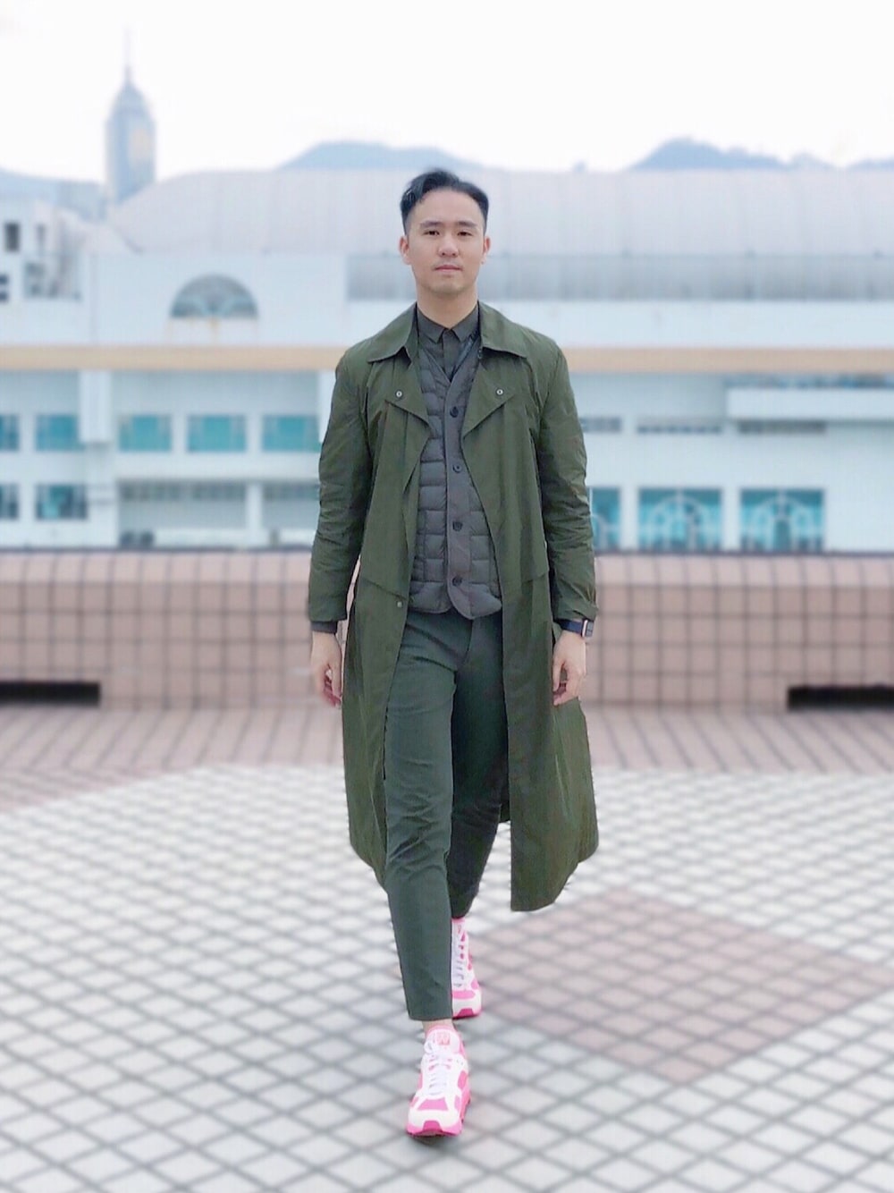 「fashion、fashion blogger、STYLE、casual、green、winter、smart casual、street、streetstyle、ootd」｜「H&Mのアイテム（マウンテンパーカー、グリーン系）」を使った、Jeffreyさん（メンズ・182cm）の冬コーディネートの1枚目の写真