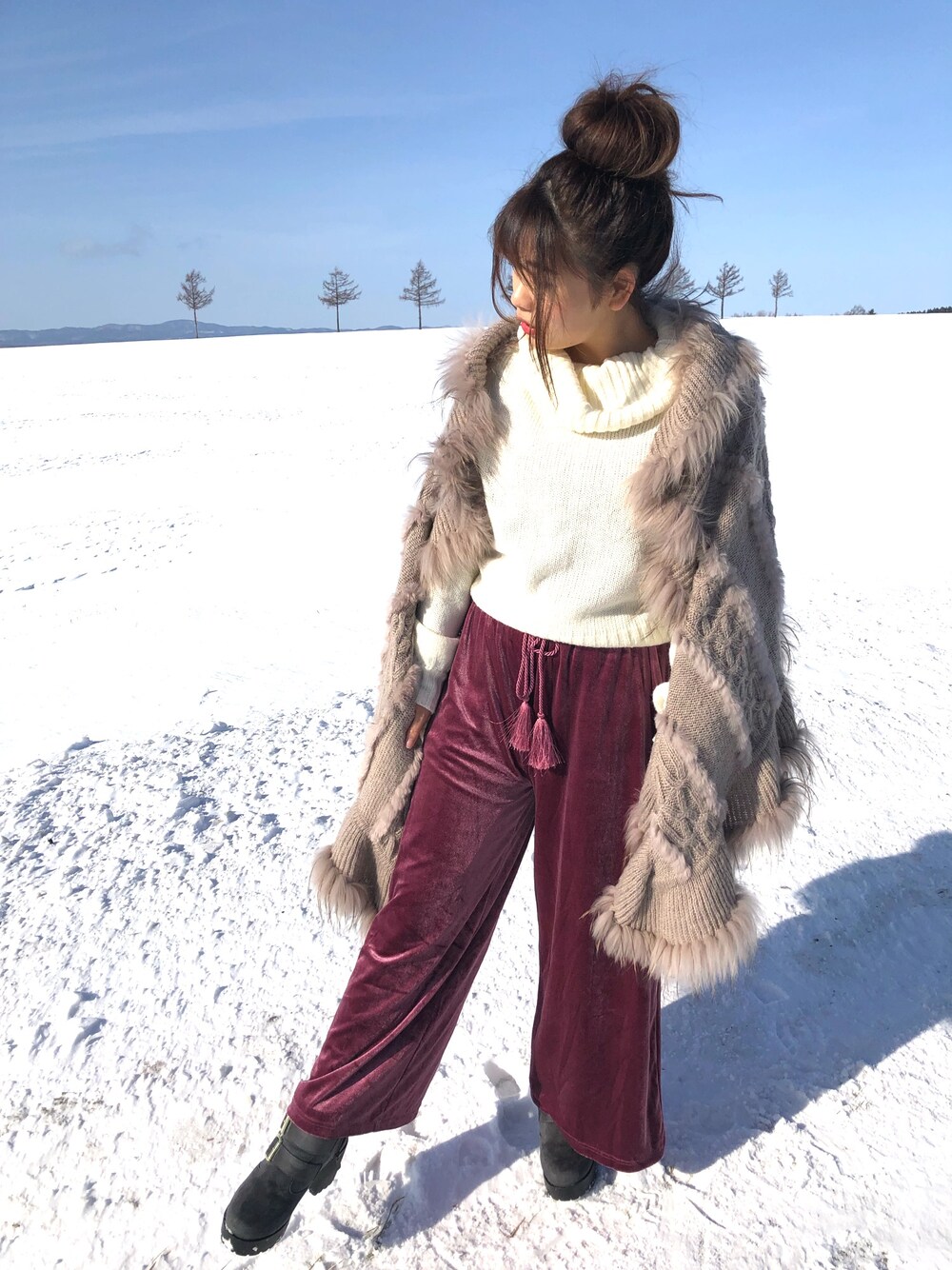 「大人カジュアル、お洒落さんとつながりたい、大人コーデ、ワイドパンツ、ハイネック、ニット、ニット・セーター」｜「GRLのルーズスリーブタートルニット（ニット/セーター、ホワイト系）」を使った、♡高橋 里彩子さん（レディース・154cm）の冬コーディネートの1枚目の写真
