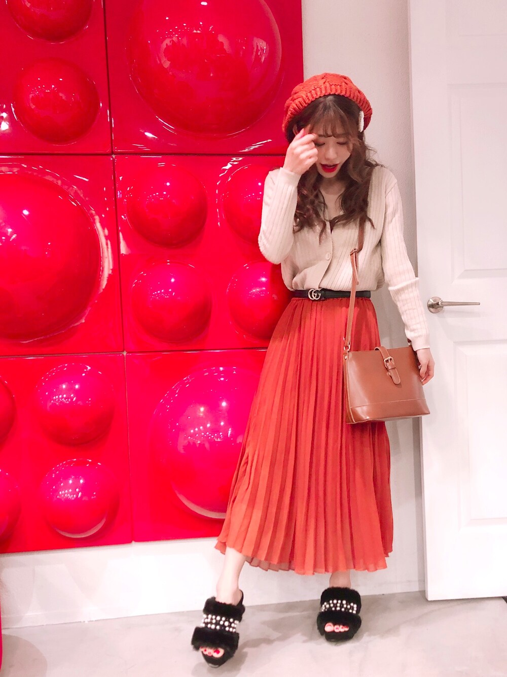 「ベージュコーデ、秋服、トレンドコーデ、トレンドカラー、ベレー帽、ベレー帽コーデ、低身長コーデ」｜「fifthのコンパクトリブサマーニットカーディガン（カーディガン/ボレロ、ベージュ系）」を使った、♡高橋 里彩子さん（レディース・154cm）の秋コーディネートの1枚目の写真