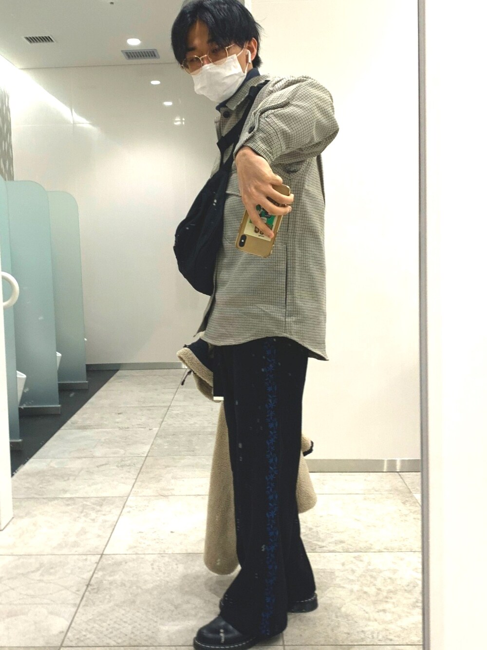 「きれいめカジュアル、休日コーデ、春コーデ、プチプラコーデ」｜「GUのアイテム（その他アウター、シルバー系）」を使った、TTさん（メンズ・170cm）の秋コーディネートの1枚目の写真