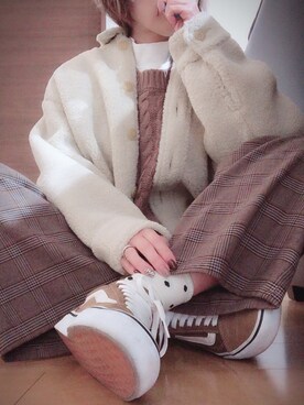 「消えそうな色コーデ」｜「アイテム（その他アウター）」を使った、ニコさん（レディース・164cm）の冬コーディネート