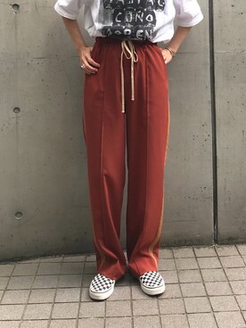 スリッポンを使った 赤パンツ のレディース人気ファッションコーディネート Wear