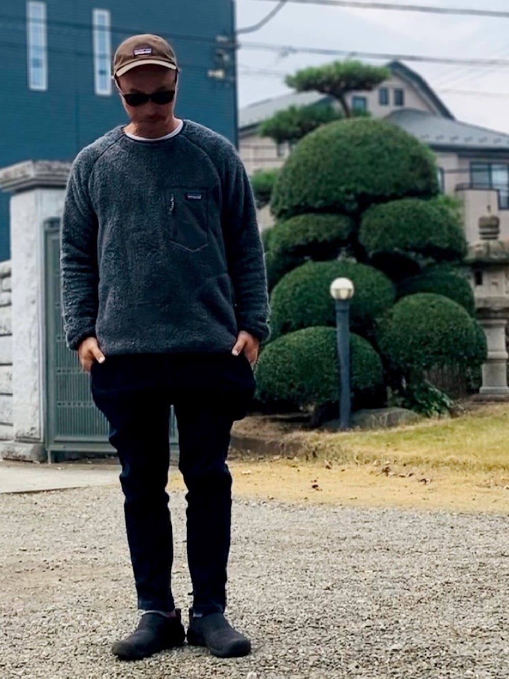 「冬コーデ、patagonia、キャップ、ロスガトスクルー、GRAMICCI、keen、着回しコーデ、シートベルトの跡、年末WEAR感謝祭」｜「patagoniaのP-6 ラベル トラッド キャップ（キャップ、ブラウン系）」を使った、惣-sou-さん（メンズ・176cm）の冬コーディネートの1枚目の写真