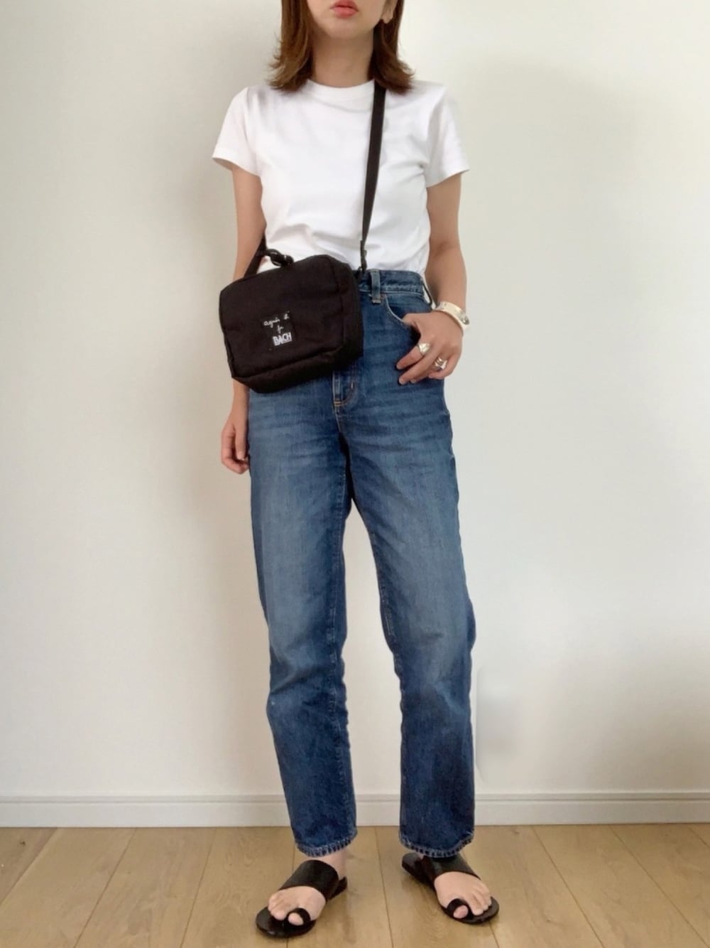 「クルーネックT、UNIQLO、ユニクロ、UNIQLO U、GU、ハイウエストストレートジーンズ、プチプラコーデ、プチプラ、ママコーデ、栄作コーデ」｜「UNIQLOのクルーネックT（半袖）（Tシャツ/カットソー、ホワイト系）」を使った、maiko さん（レディース・158cm）の夏コーディネートの1枚目の写真
