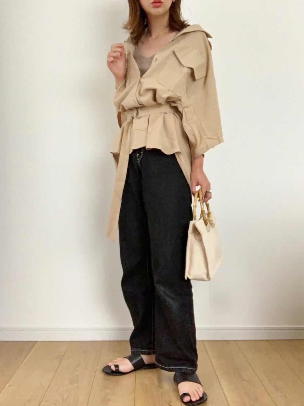 「開襟シャツ、ブラウジング、ストレートデニム、ユニクロ、UNIQLO、ワイドリブブラタンクトップ、シャツスタイル、プチプラコーデ、ママコーデ、サンダル」｜「Aunt Marie'sのAUNT MARIE'S ベルト付き開襟半袖シャツ（シャツ/ブラウス、ベージュ系）」を使った、maiko さん（レディース・158cm）の夏コーディネートの1枚目の写真