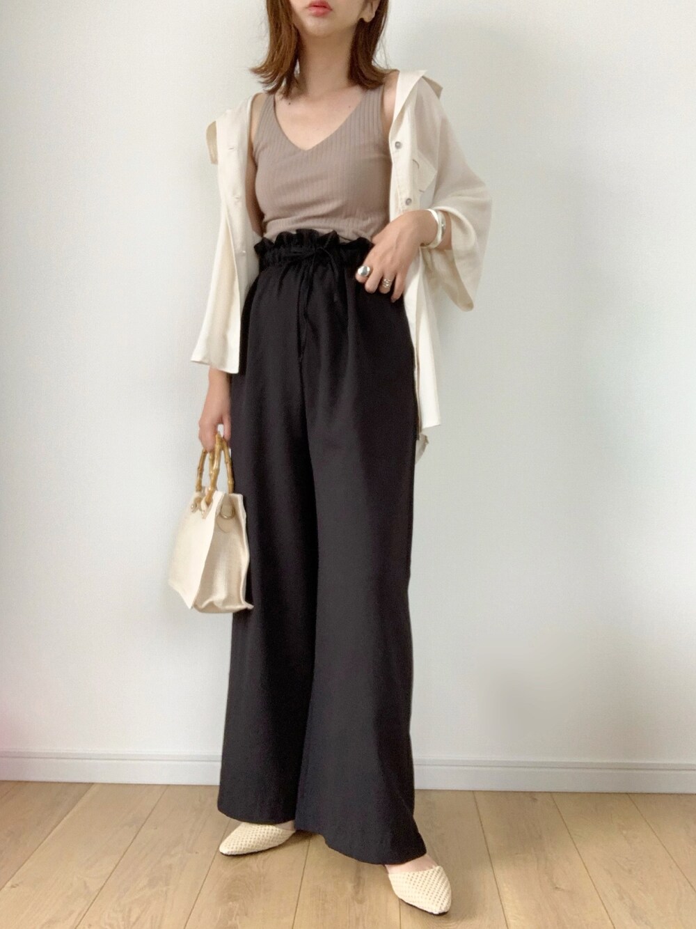 「シャツスタイル、ワイドリブブラタンクトップ、ユニクロ、UNIQLO、ワイドパンツ、メッシュサンダル、プチプラコーデ、ママコーデ、ゆるコーデ、夏」｜「JEANASISのミリタリーシャツSS/833646（シャツ/ブラウス、ホワイト系）」を使った、maiko さん（レディース・158cm）の夏コーディネートの1枚目の写真