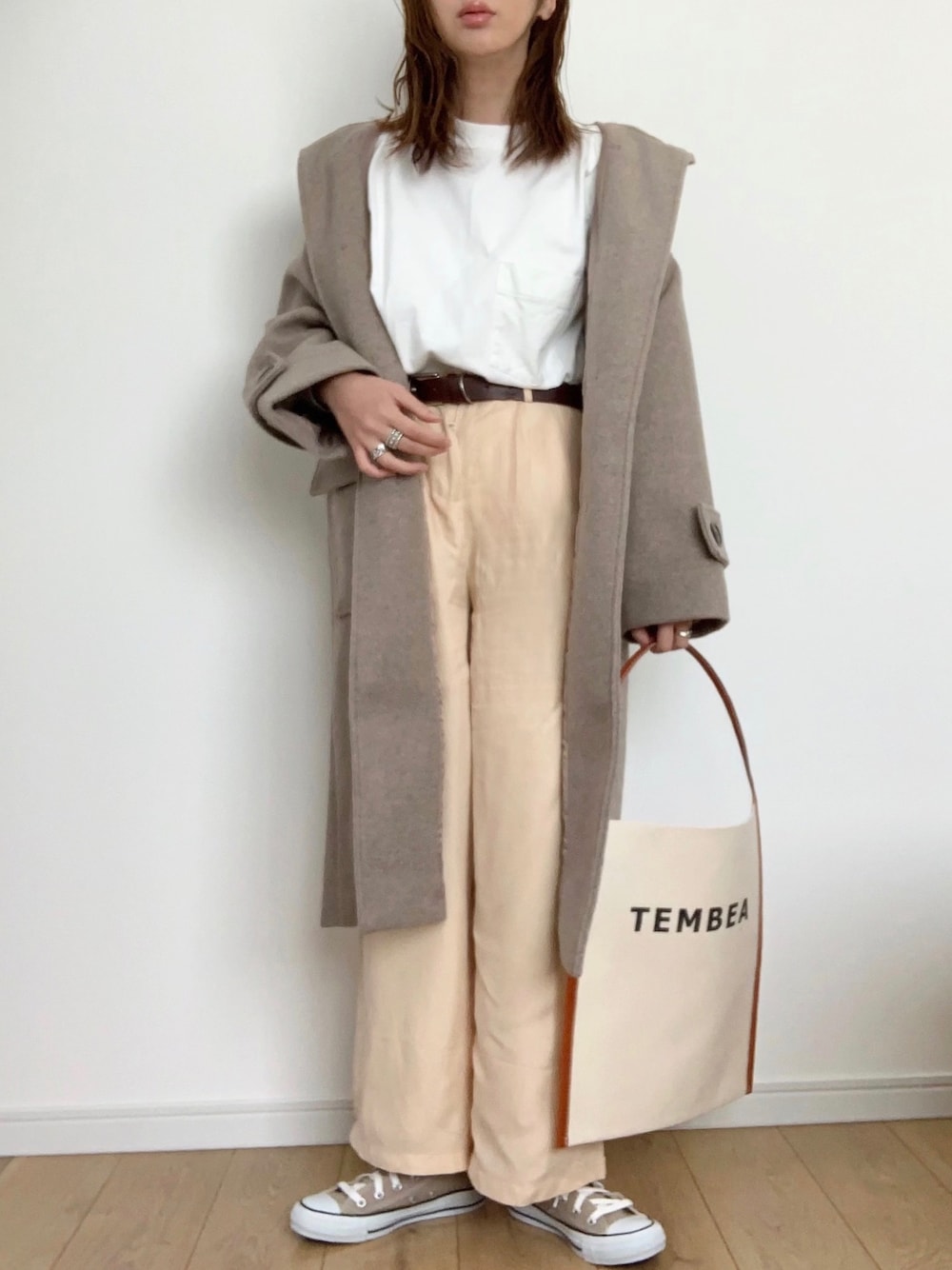 「ダッフルコート、クルーネックT、UNIQLO U、UNIQLO、ワイドパンツ、プチプラコーデ、着回しコーデ、トートバッグ、ママコーデ、ラクチンコーデ」｜「MODE ROBEのダッフルコート（ダッフルコート、ブラウン系）」を使った、maiko さん（レディース・158cm）の冬コーディネートの1枚目の写真
