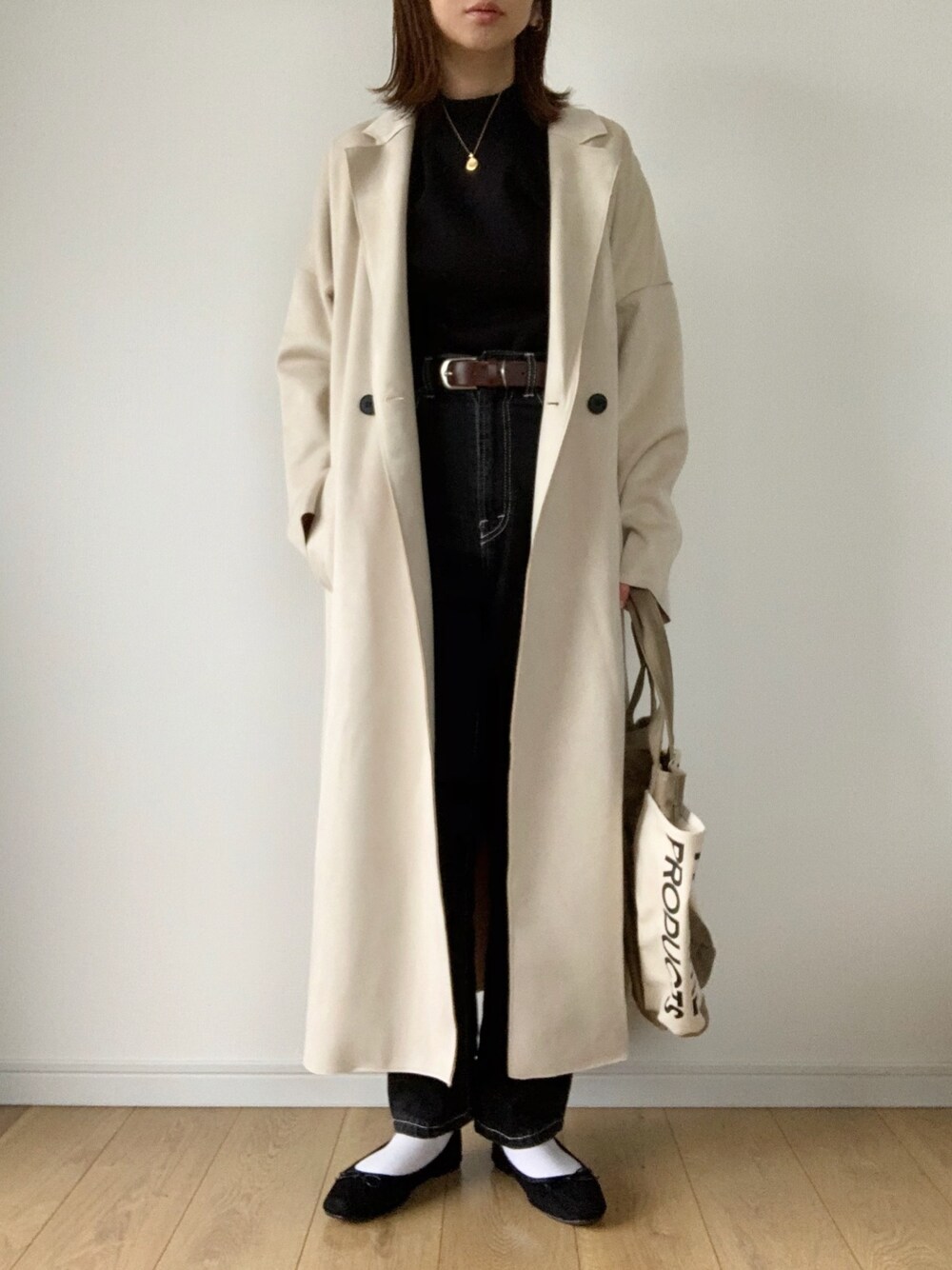 「ZARA、トレンチコート、スウェード、ハイネック、ハイウエストデニム、バレエシューズ、GU、プチプラコーデ、パフスリーブセーター、冬コーデ」｜「ZARAのアイテム（ジャケット/アウター、ベージュ系）」を使った、maiko さん（レディース・159cm）の秋コーディネートの1枚目の写真