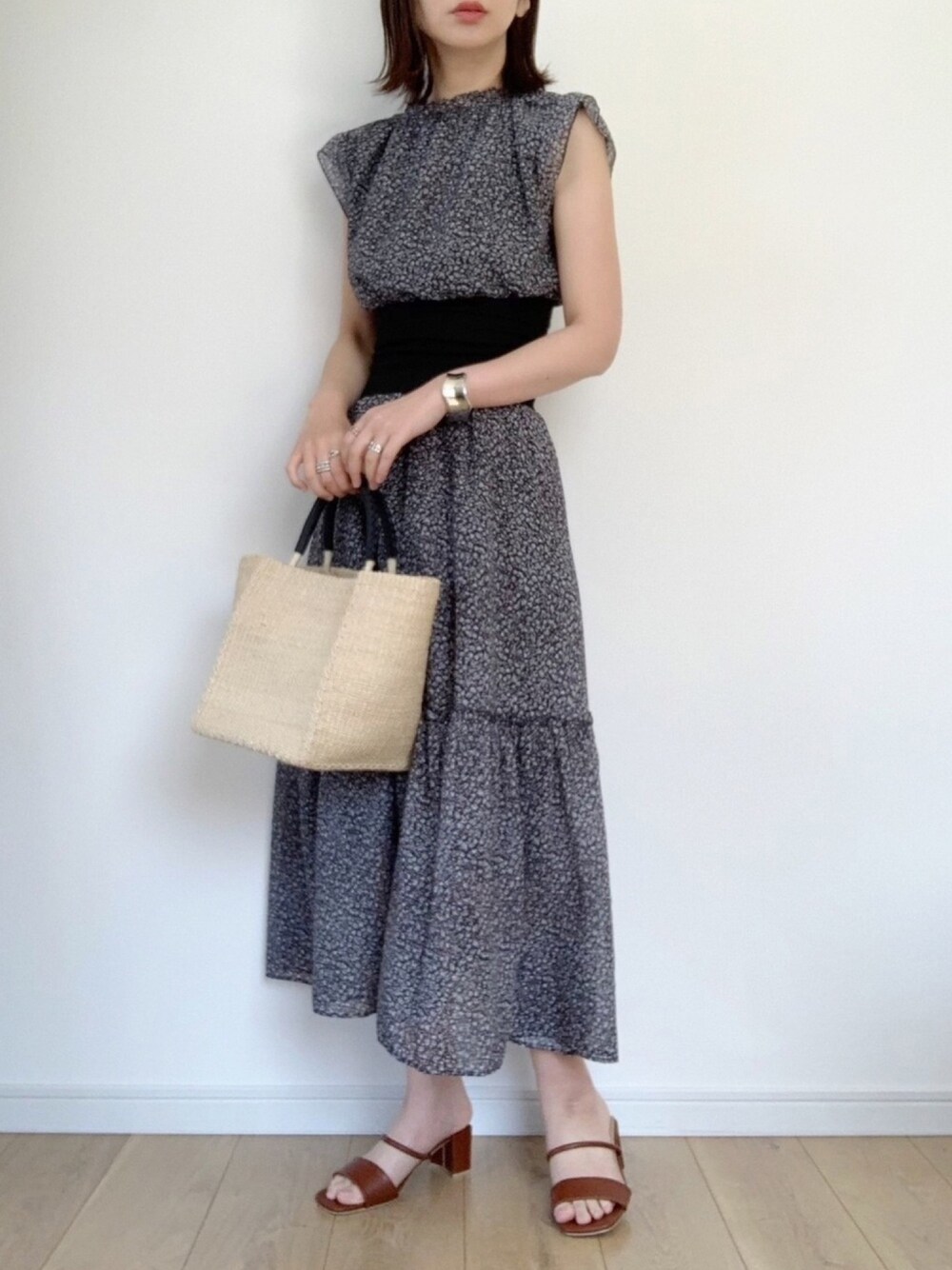 「dazzlin、dazzlin_official、ティアード、ワンピース、小花柄、春コーデ、フェミニン、springcode、fashion、PR」｜「dazzlinのポプリフラワーティアードワンピース（ワンピース、ブラック系）」を使った、maiko さん（レディース・159cm）の春コーディネートの1枚目の写真