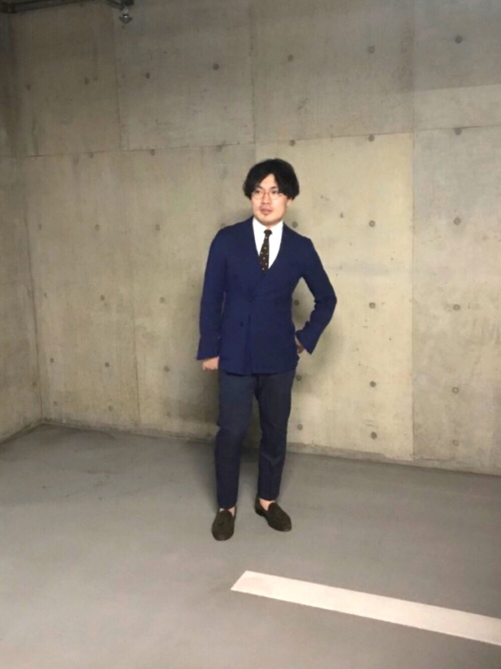 「おしゃれさんと繋がりたい、きれいめカジュアル、春」｜「Loro Pianaのアイテム（スーツジャケット、ブルー系）」を使った、Takaさん（メンズ・171cm）の春コーディネートの1枚目の写真