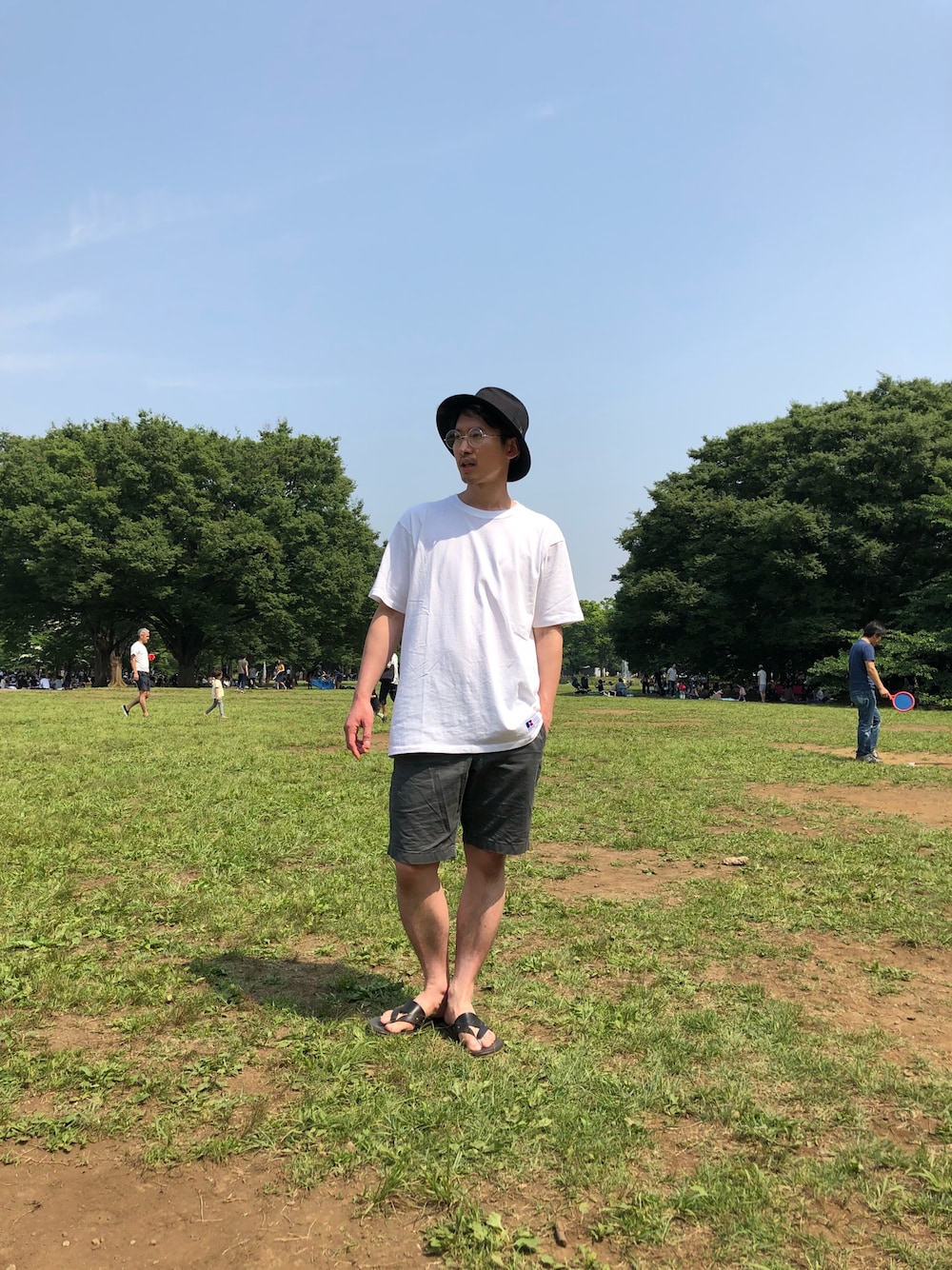 「カジュアル」｜「ラッセルアスレチックのアイテム（Tシャツ/カットソー、ホワイト系）」を使った、Takaさん（メンズ・171cm）の春コーディネートの1枚目の写真