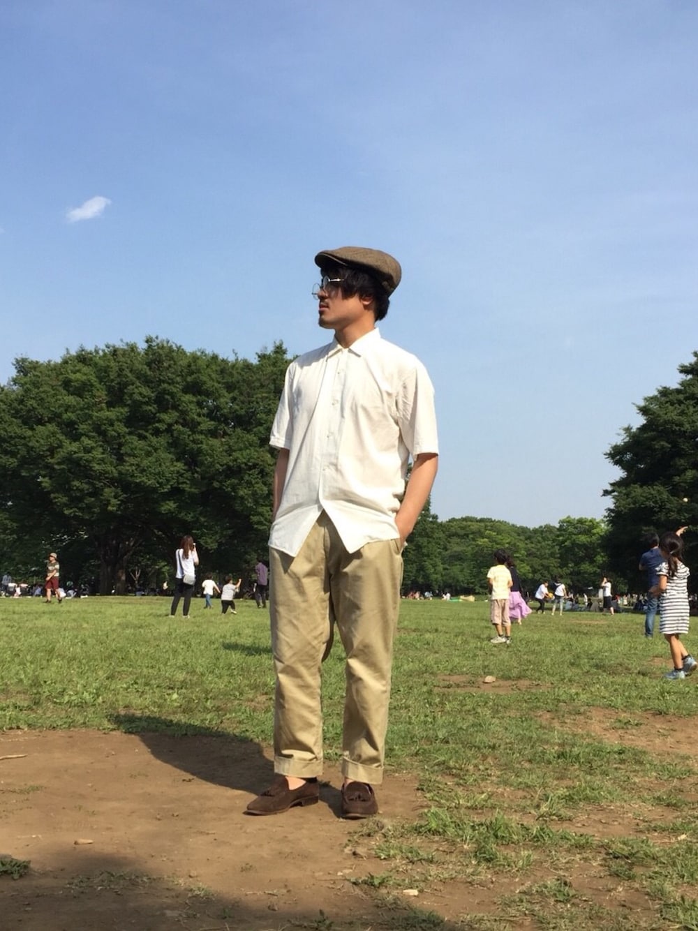 「シンプルコーデ」｜「UNIQLOのオープンカラーシャツ（半袖）（シャツ/ブラウス、ホワイト系）」を使った、Takaさん（メンズ・171cm）の春コーディネートの1枚目の写真