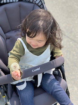 「おさんぽスタイル」｜「アイテム（パンツ）」を使った、FUKUさん（キッズ・90cm）の春コーディネート