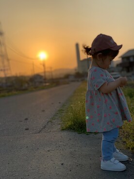 「おさんぽスタイル」｜「アイテム（パンツ）」を使った、FUKUさん（キッズ・90cm）の春コーディネート