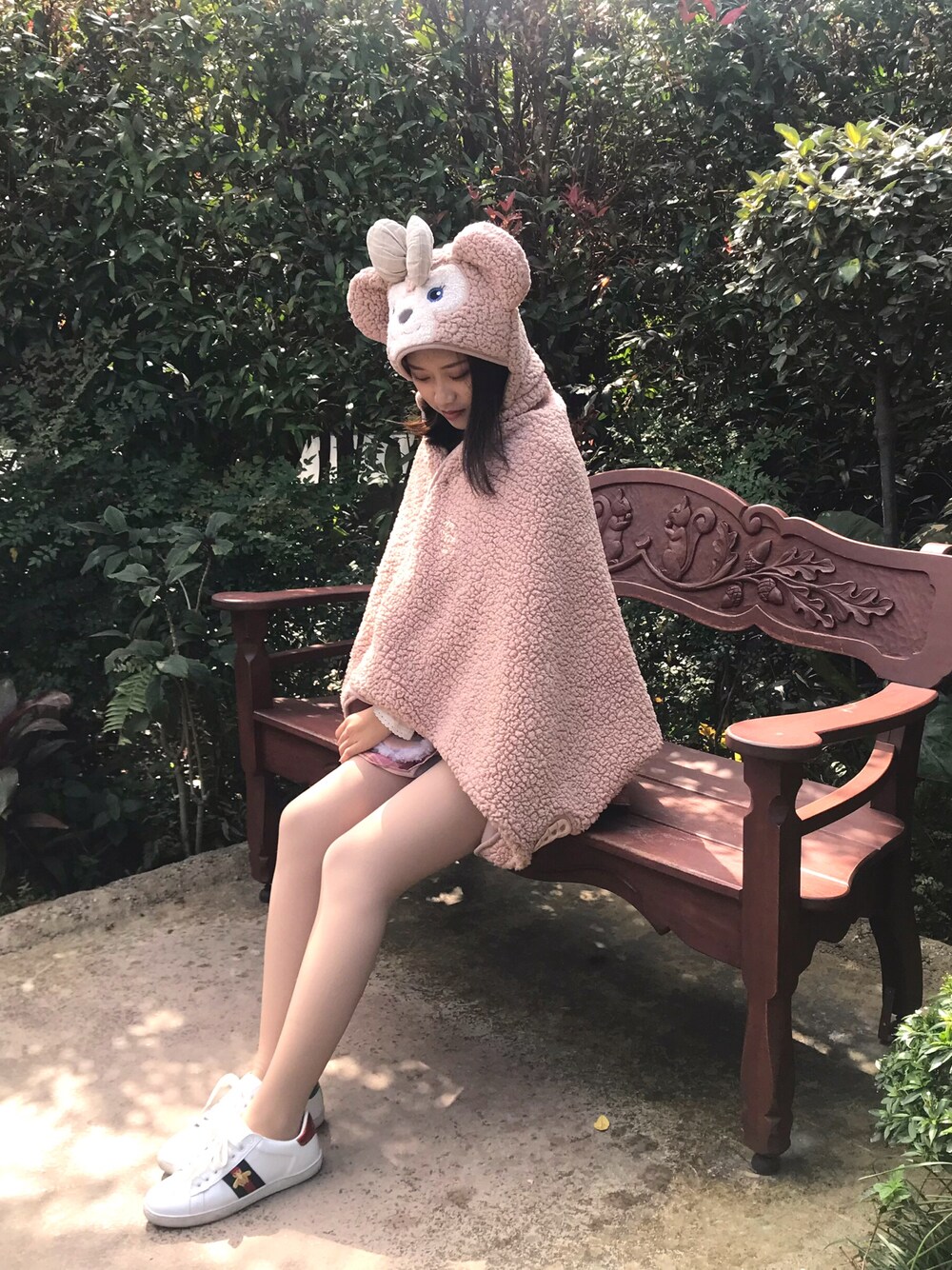 「channnnns❣️outfit」｜「Disneyのアイテム（ポンチョ、ブラウン系）」を使った、陳栗兒さん（レディース・163cm）の冬コーディネートの1枚目の写真