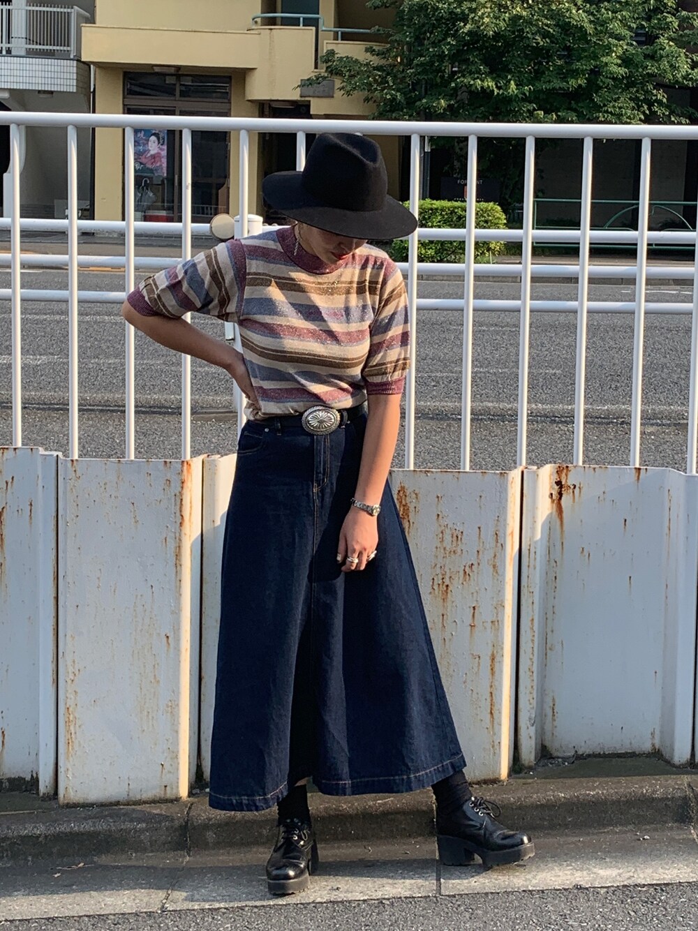 「オトナカジュアル、カジュアル、夏、大人ガーリー、秋のコーデ、デニムスカート、サマーニット、ボーダートップス、ハット、ボーダーニット」｜「AS KNOW AS PINKYのアイテム（ニット/セーター、パープル系）」を使った、chisatoyamamotoさん（レディース・170cm）の夏コーディネートの1枚目の写真