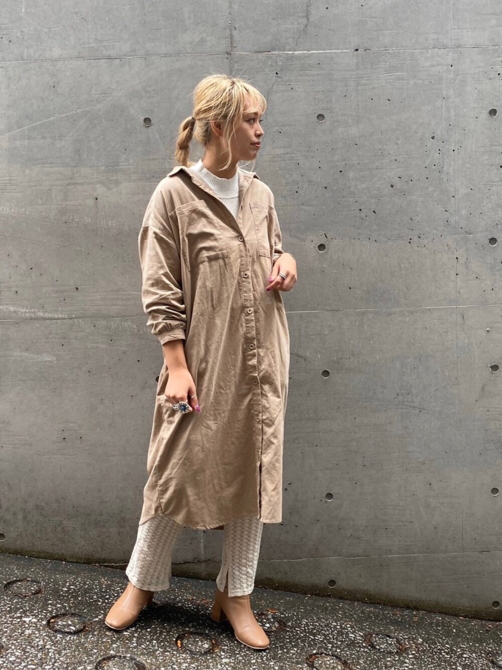 「オトナ女子、ラクチンコーデ、シンプル、オーバーサイズ、レイヤードスタイル、ビッグシルエット、シャツワンピ」｜「AS KNOW AS PINKYのアイテム（シャツワンピース、ベージュ系）」を使った、chisatoyamamotoさん（レディース・169cm）の春コーディネートの1枚目の写真