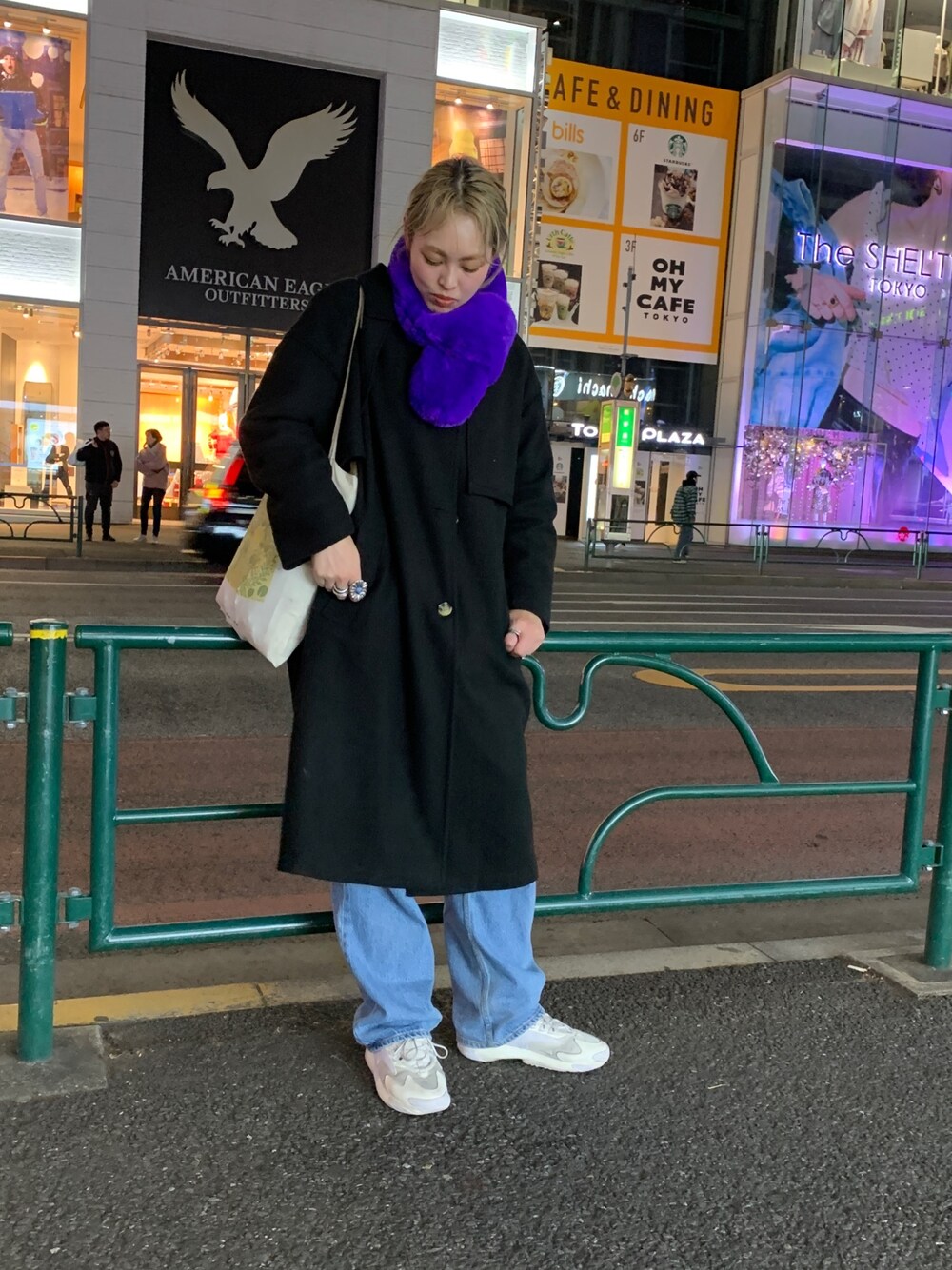 「ビッグシルエット、高身長女子、オトナ女子」｜「AS KNOW AS PINKYのロングに☆メルトンコート（ステンカラーコート、ブラック系）」を使った、chisatoyamamotoさん（レディース・169cm）の春コーディネートの1枚目の写真