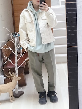 「アイテム（パーカー、グリーン系）」を使った、たいっさんさん（メンズ・170cm）の春コーディネート