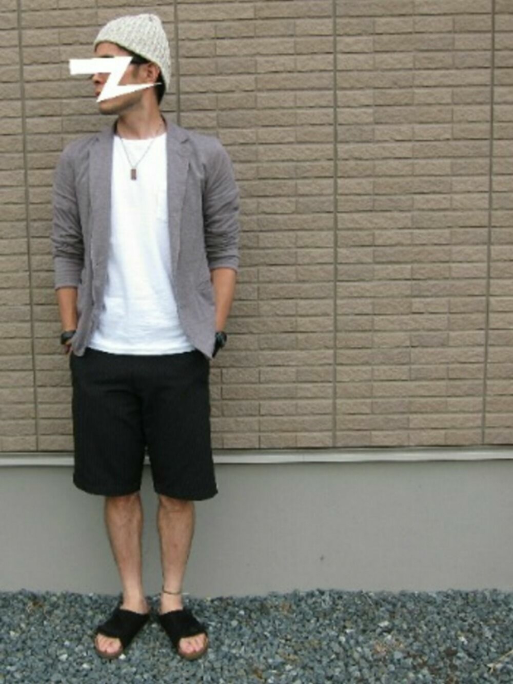 「モノトーンコーデ、ショーツ、シンプル、チューリッヒ、ニット帽、白Tシャツ、ジャケット ショーツ」｜「HIGHLAND 2000の[ハイランド2000] BC HIGHLAND L/S 2*2RIB ニットキャップ /ビーニー（ニットキャップ/ビーニー、ベージュ系）」を使った、ぽちろっくさん（メンズ・168cm）の夏コーディネートの1枚目の写真