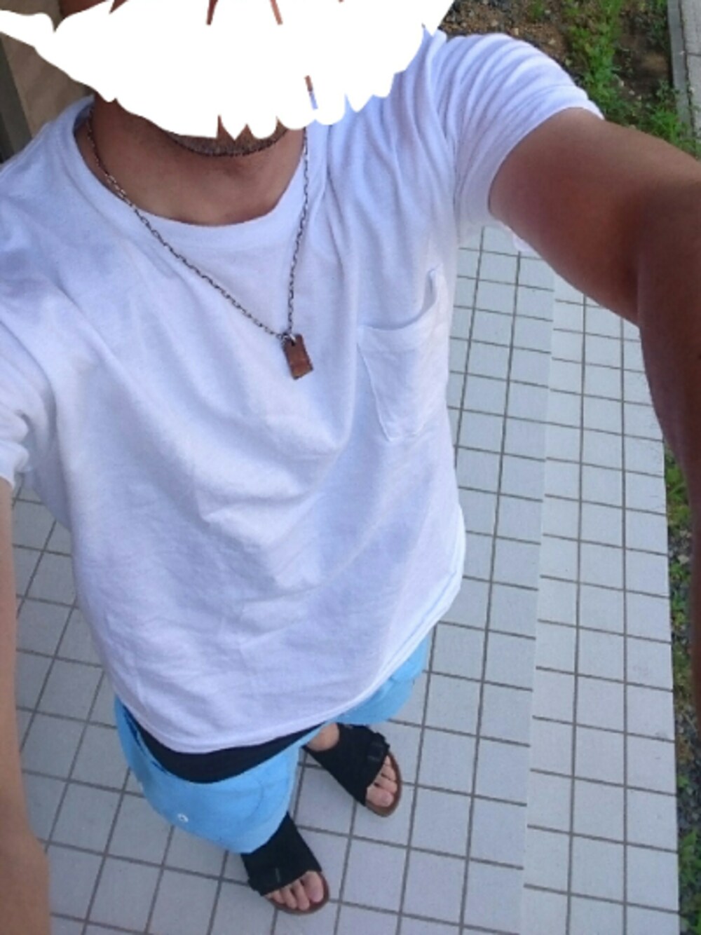 「休日スタイル、シンプルコーデ、夏、ショートパンツ、おっさん、ヒゲ、暑い」｜「no brandのアイテム（アンクレット、ブラック系）」を使った、ぽちろっくさん（メンズ・168cm）の夏コーディネートの1枚目の写真
