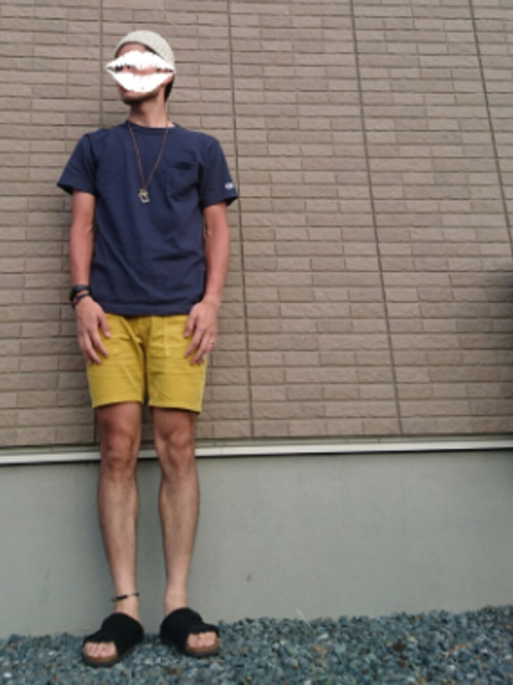 「ショートパンツ、サマースタイル、ゆるコーデ、リラックススタイル、シンプル、ネイビー×イエロー」｜「LeeのLEE/別注コーデュロイショーツ（その他パンツ、イエロー系）」を使った、ぽちろっくさん（メンズ・168cm）の夏コーディネートの1枚目の写真