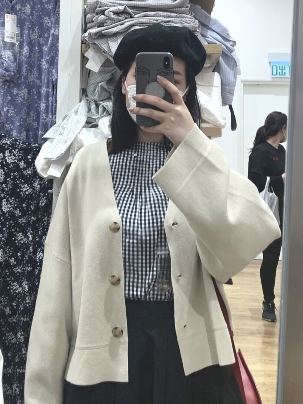 「A.P.C.のアイテム（その他、レッド系）」を使った、Yau さん（レディース・160cm）の春コーディネートの1枚目の写真