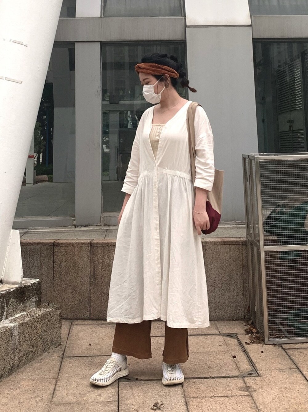 「春コーデ、ootd、休閒、日系極簡」｜「KEENのKeen 'Uneek' Water Sneaker（スニーカー、ホワイト系）」を使った、Yau さん（レディース・160cm）の春コーディネートの1枚目の写真