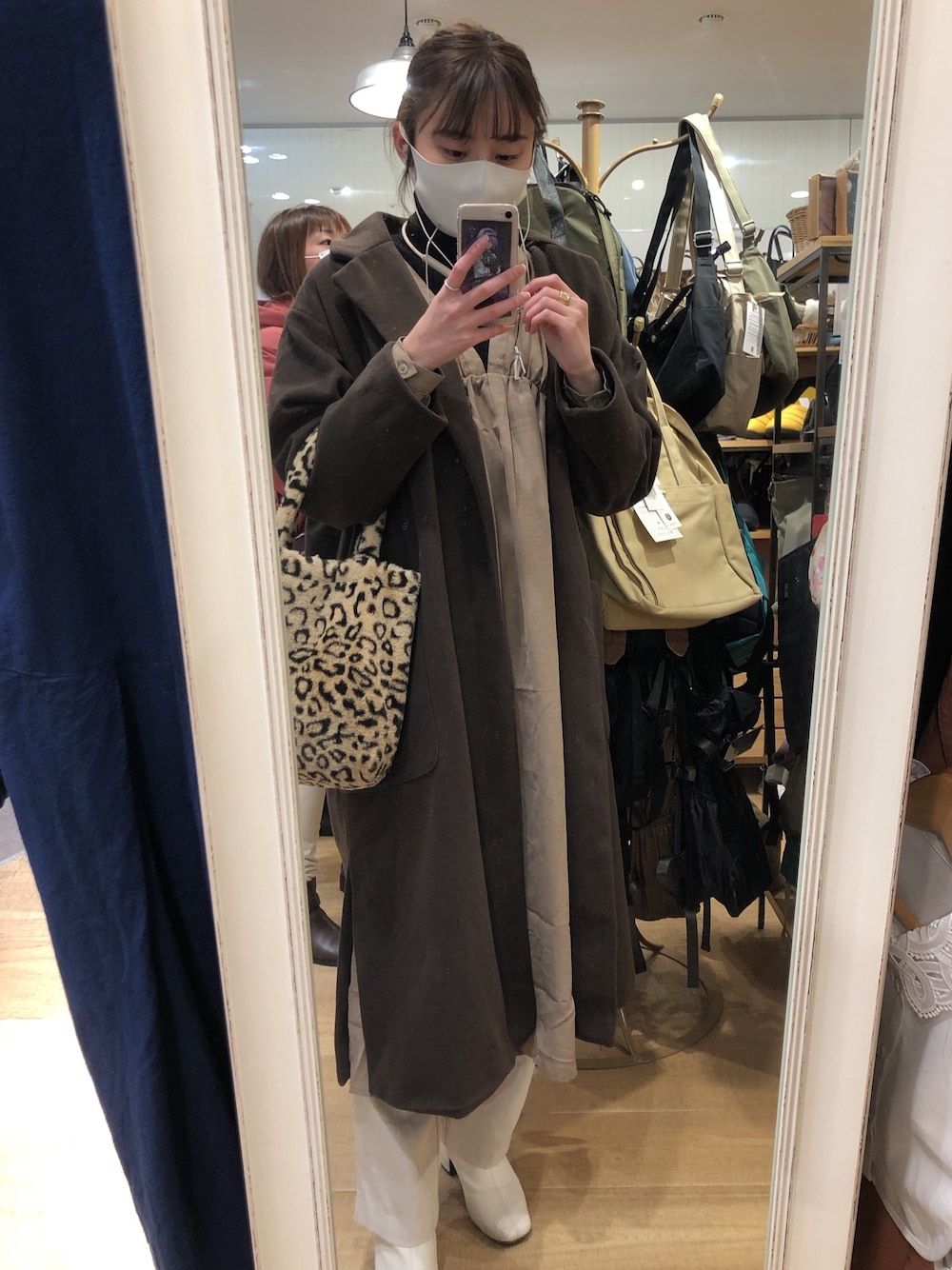 「オトナカジュアル、低身長コーデ、冬、レイヤード、オトナ女子、いいね、save、フォローお願いします🤑、アウター、ロングワンピース」｜「apres jour mignonのガウンコート【ZOZOTOWN限定アイテム】★20AW（チェスターコート、ブラウン系）」を使った、H  a  s  さん（レディース・155cm）の冬コーディネートの1枚目の写真