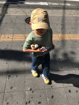 「COMME CA DU MODE（コムサデモード）のアイテム（デニムパンツ）」を使った、リッキーさん（キッズ・110cm）の夏コーディネート