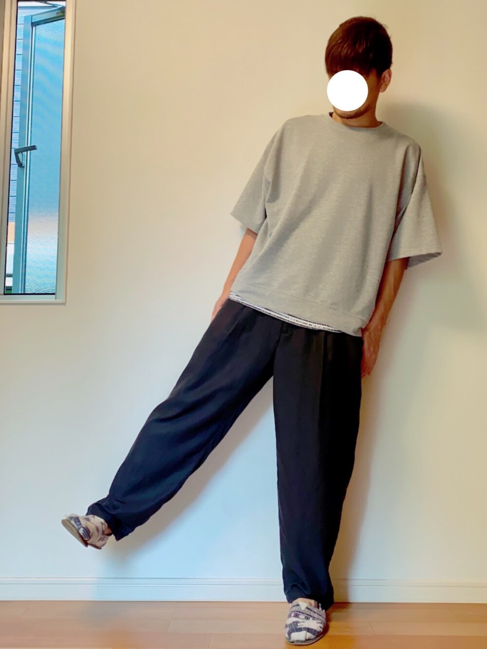 「ゆったりコーデ、Tシャツ、リラックススタイル、リラックスパンツ、レイヤード、プチプラ、toms、ビッグシルエット、ビッグT」｜「NANO universeの：涼 BIG半袖スウェット（Tシャツ/カットソー、グレー系）」を使った、yosukeさん（メンズ・174cm）の夏コーディネートの1枚目の写真
