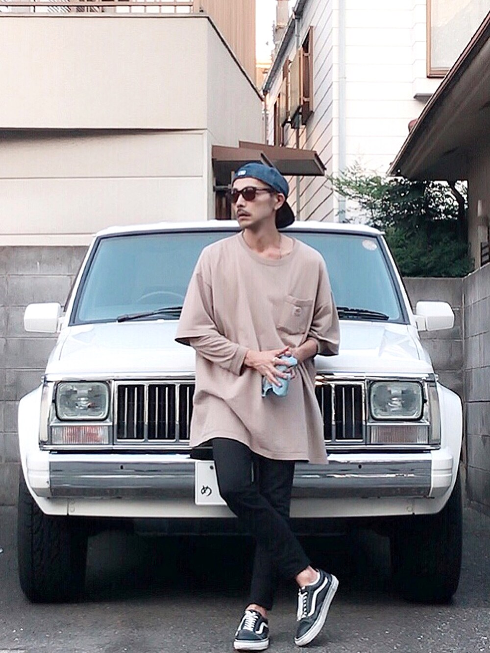 「VANS、AcneStudios、TOM FORD、carhartt、NEW ERA、JEEP、ＧＷ」｜「Cherokeeのアイテム（トラベルグッズ、ホワイト系）」を使った、さん（メンズ・177cm）の春コーディネートの1枚目の写真