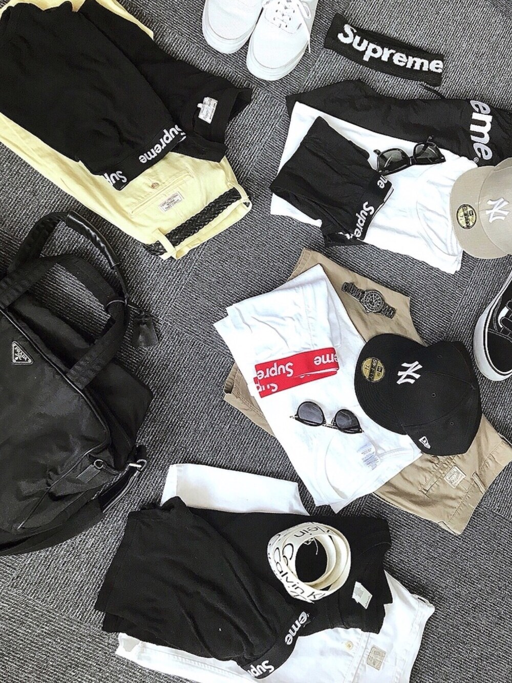 「TRIP、VANS、supreme、Ralph Lauren、PRADA、GUCCI、OLIVER PEOPLES、NEW ERA、Calvin Klein、chanel」｜「Supreme のアイテム（ボクサーパンツ、ブラック系）」を使った、さん（メンズ・177cm）の夏コーディネートの1枚目の写真