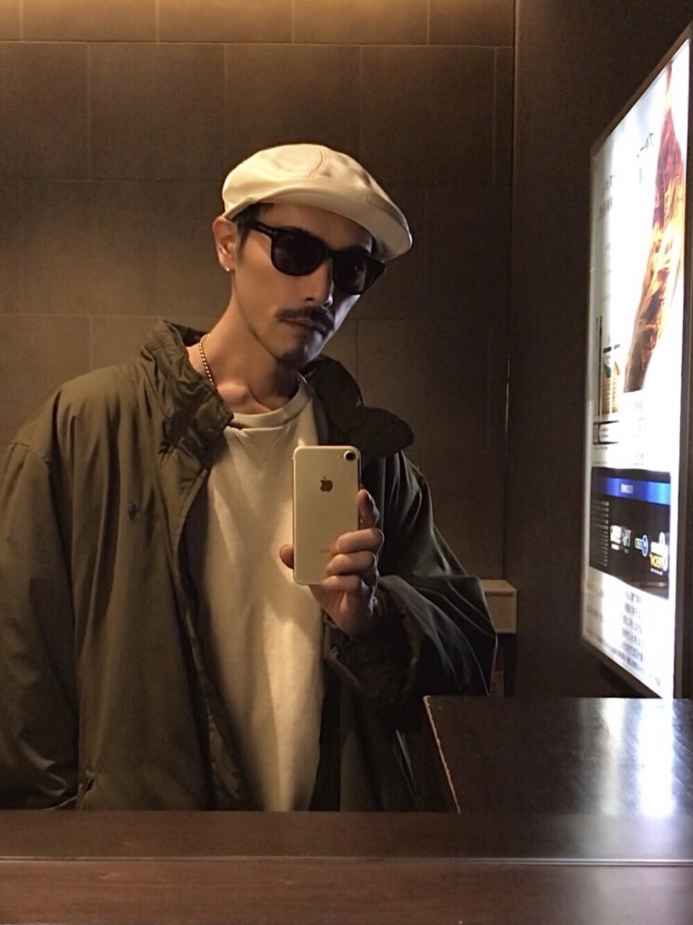 「NewYorkHat、TOMFORD」｜「NEW YORK HATのアイテム（ハンチング/ベレー帽、ホワイト系）」を使った、さん（メンズ・177cm）の冬コーディネートの1枚目の写真