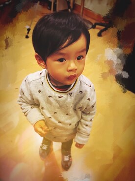 「TOMMY HILFIGER（トミーヒルフィガー）のアイテム（スウェット）」を使った、リオさん（キッズ・90cm）の秋コーディネート