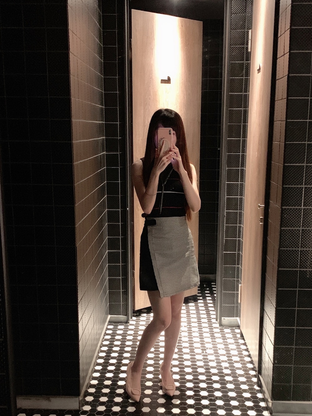 「TITTY&CO.のアイテム（スカート、ブラック系）」を使った、Iris💕さん（レディース・158cm）の春コーディネートの1枚目の写真