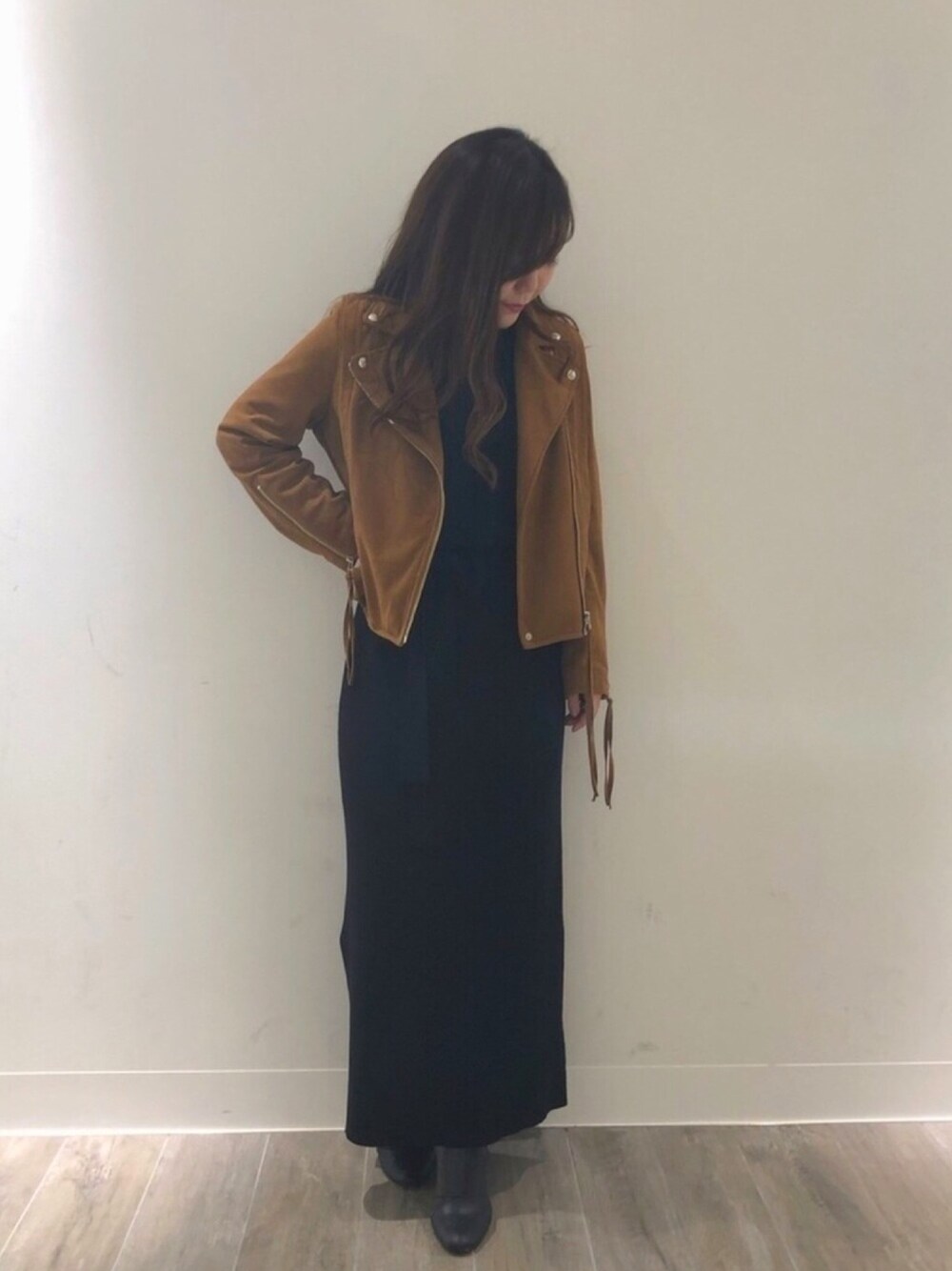「冬コーデ、お洒落さんとつながりたい、きれいめカジュアル、coordinate、ETRÉ TOKYO、大人カジュアル」｜「ETRE TOKYOのインナーセットニットワンピース（ワンピース、ブラック系）」を使った、hitomiさん（レディース・154cm）の冬コーディネートの1枚目の写真