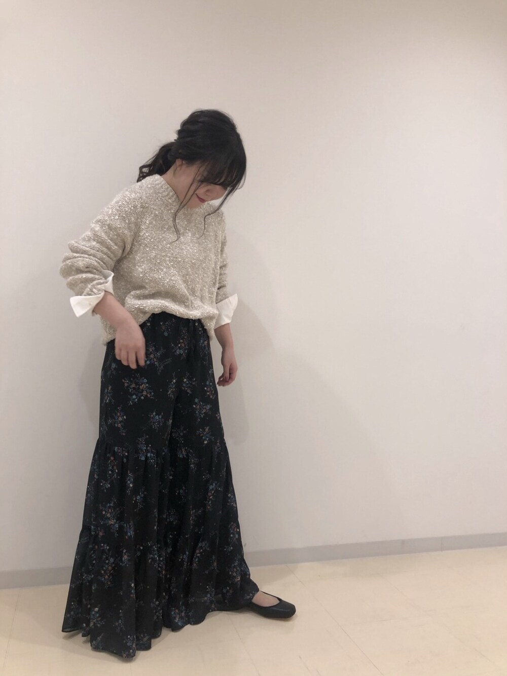 「ETRÉ TOKYO、etretokyo、きれいめカジュアル、おしゃれさんと繋がりたい、大人カジュアル、春コーデ、バレエシューズ、カジュアルコーデ」｜「ETRE TOKYOのカフスニットプルオーバー（ニット/セーター、ベージュ系）」を使った、hitomiさん（レディース・154cm）の冬コーディネートの1枚目の写真