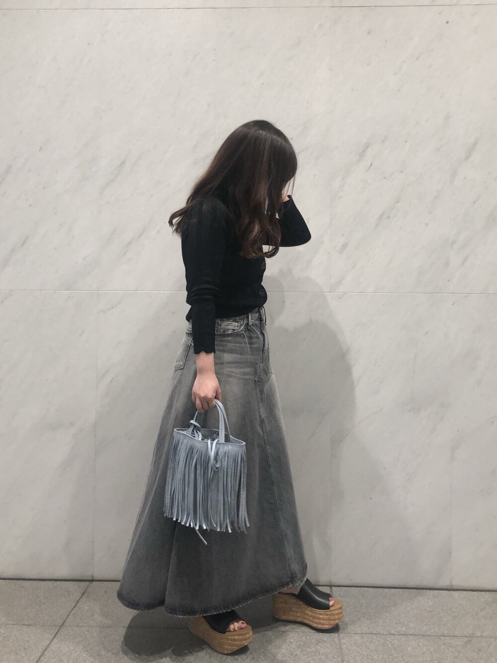 「etretokyo、ETRÉ TOKYO、春コーデ、大人カジュアル、ブラック、おしゃれさんと繋がりたい、モノトーン、スタッフセンバツ」｜「ETRE TOKYOのアイテム（トップス、ブラック系）」を使った、hitomiさん（レディース・154cm）の春コーディネートの1枚目の写真