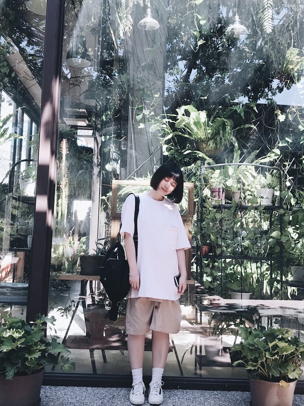 「Taiwan、girl、summer、white、白、黒、VANS、UNIQLO、casual」｜「UNIQLOのアイテム（Tシャツ/カットソー、ホワイト系）」を使った、VVVさん（レディース・157cm）の夏コーディネートの1枚目の写真