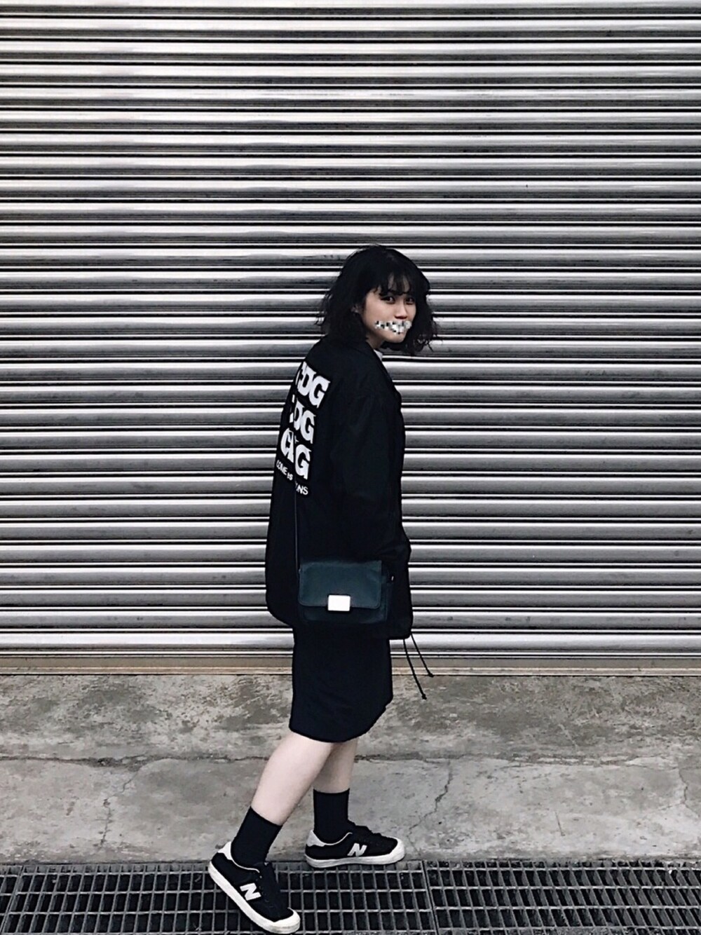 「冬、Taiwan、黒、black、COMME des GARCONS、H&M、New Balance、低身長、casual、street」｜「COMME des GARCONSのアイテム（ナイロンジャケット、ブラック系）」を使った、VVVさん（レディース・157cm）の冬コーディネートの1枚目の写真