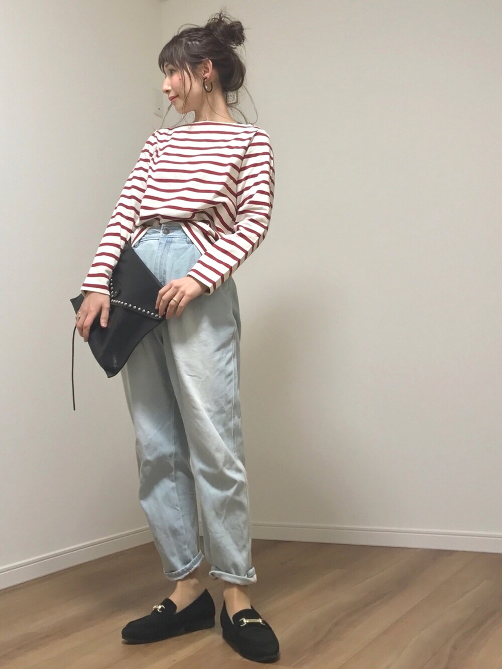 「カジュアル、denim、シンプル、春コーデ、ローファー、マムジーンズ、ボーダー、クラッチバッグ、ハンサムコーデ」｜「GUのアイテム（デニムパンツ、ブルー系）」を使った、❁ a i  ❁さん（レディース・158cm）の春コーディネートの1枚目の写真