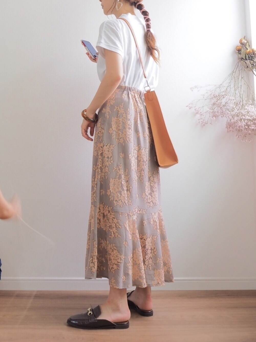 「夏コーデ、大人カジュアル、おしゃれさんと繋がりたい、ビット付きローファー、ママコーデ、ootd、クルーネックTシャツ、マーメイドスカート、ショルダーバッグ、プチプラ」｜「UNFIELDの【UNFIELD 配色レースマーメイドスカート】（スカート、グレー系）」を使った、❁ a i  ❁さん（レディース・158cm）の夏コーディネートの1枚目の写真