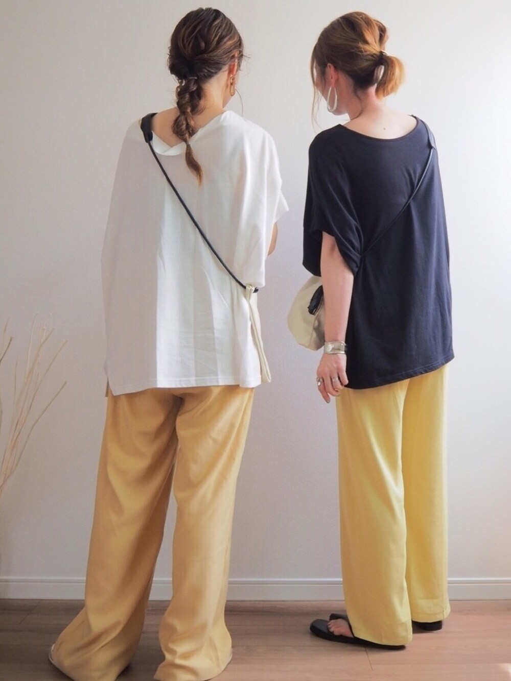 「リンクコーデ、チャリティーTシャツ、カラーパンツ、ママコーデ、シミラールック、WEAR友、ラクチンコーデ」｜「RETRO GIRLのRETRO GIRLチャリティTシャツ/2WAYドルマントップス（Tシャツ/カットソー、ホワイト系）」を使った、❁ a i  ❁さん（レディース・158cm）の夏コーディネートの1枚目の写真